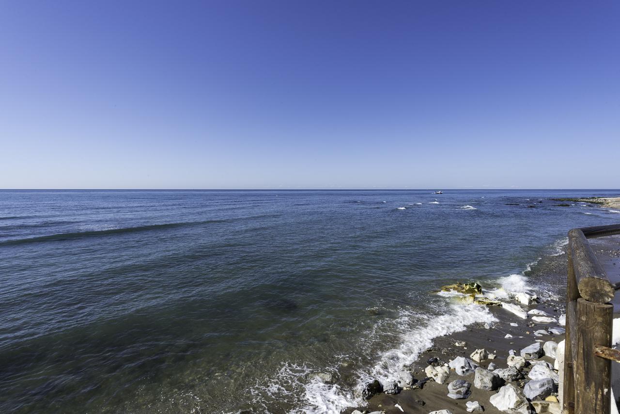 Nest Studio Playa Alhamar Sitio de Calahonda Bagian luar foto
